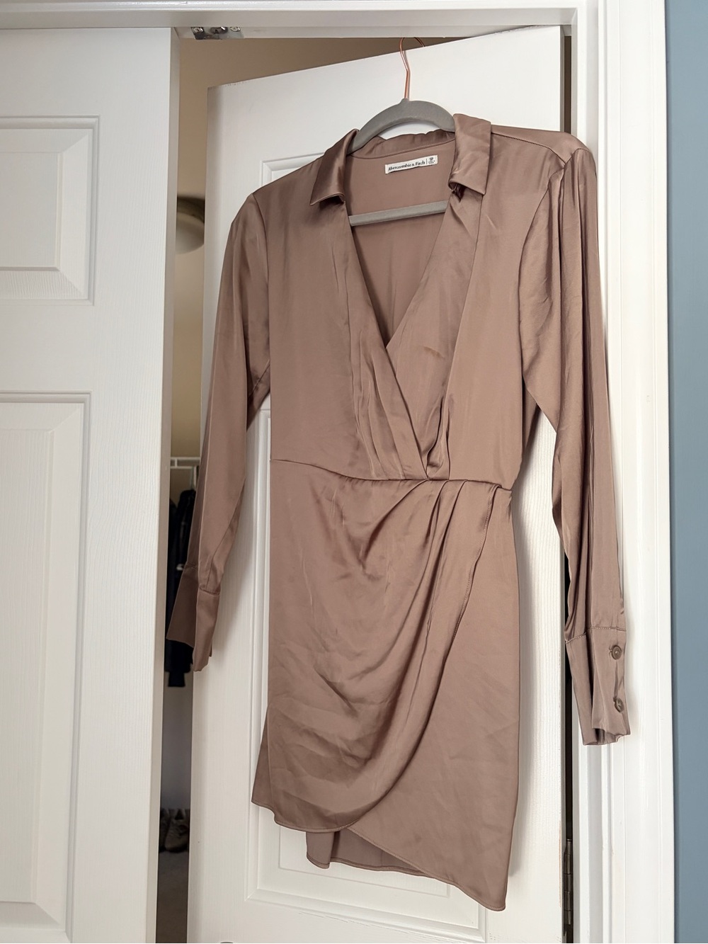 Abercrombie & Fitch Long-Sleeve Taupe Wrap Dress